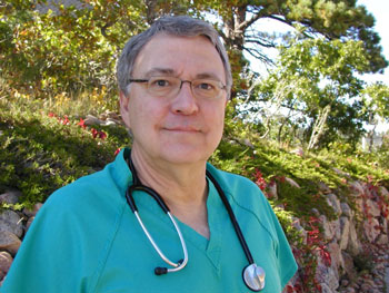 First Aid with The Survival Doctor | In this episode of Know Your Food with Wardee, you'll meet The Survival Doctor, James Hubbard, M.D. As a practicing family doctor for 30 years, he's one of the nation's top survival-medicine experts and the author of a brand new book, The Living Ready Pocket Manual to First Aid. This podcast is a part of his book launch blog tour, and I'm thrilled to be part of it. Plus... the tip of the week! | KnowYourFoodPodcast.com/58