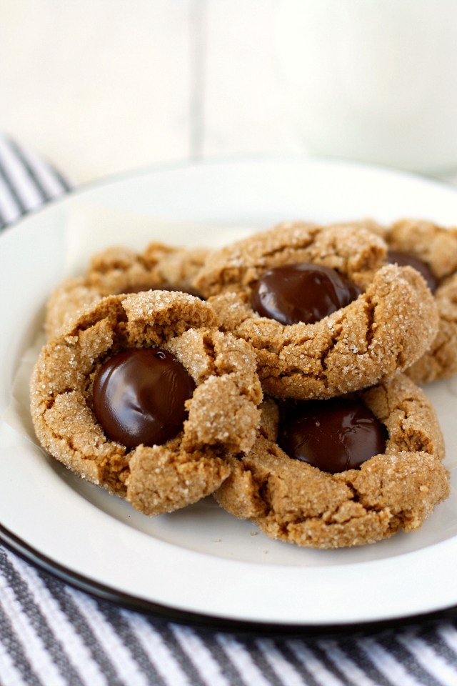 44 Egg-Free Cookies That Are Crazy Good | What in the world is better than a soft, melt-in-your-mouth cookie dipped in fresh, raw milk? The answer is NOTHING. I've met folks who aren't "cake people", who don't care for frosting, who aren't fans of ice cream. Yet I can honestly say I've never heard of someone who didn't love cookies! Awesome egg-free cookie recipes exist! Feast your eyes and your tummies on 44 egg-free cookies that are craaaaaaaazy good! | TraditionalCookingSchool.com
