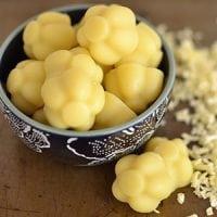 Homemade beauty products almost always require melting beeswax and fat over a double boiler, so I avoid making them. Until the Instant Pot and its handy Keep Warm button. Could that work for melting fat and beeswax WITHOUT the double boiler? Keep reading to find out!