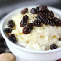 instant pot rice pudding topped with raisins