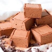 If you want to put a smile on someone's face, just mention naturally sweetened, nourishing chocolate marshmallows -- and these nostalgic treats are made without corn syrup and with lots of gut-healing gelatin! Perfect for adding to hot cocoa or making homemade s'mores!