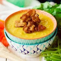 bowl of instant pot sweet corn chowder topped with crispy bacon
