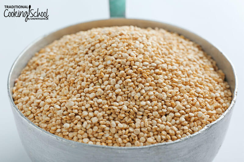 bowl of dry quinoa